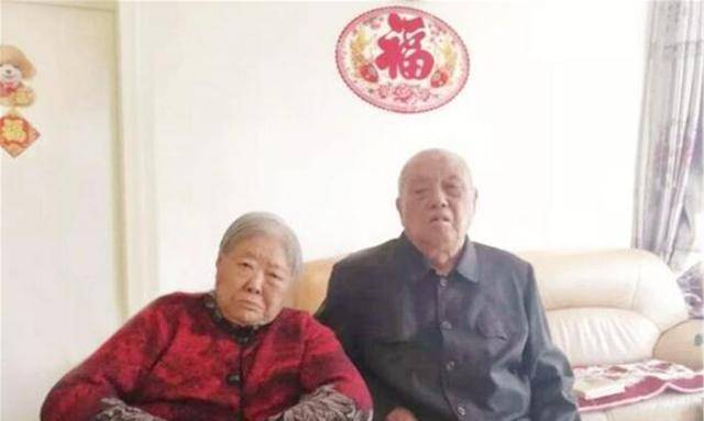 她2岁失去父亲，11岁“嫁”表哥，30岁被印在人民币上，活到90岁