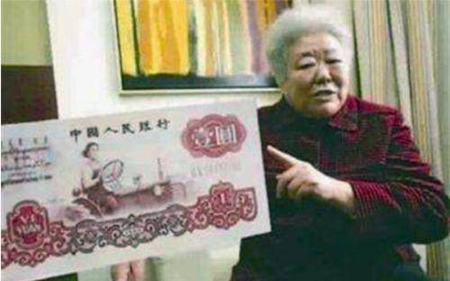 她2岁丧父，11岁嫁表哥，开着拖拉机被印上壹元人民币，高寿90岁