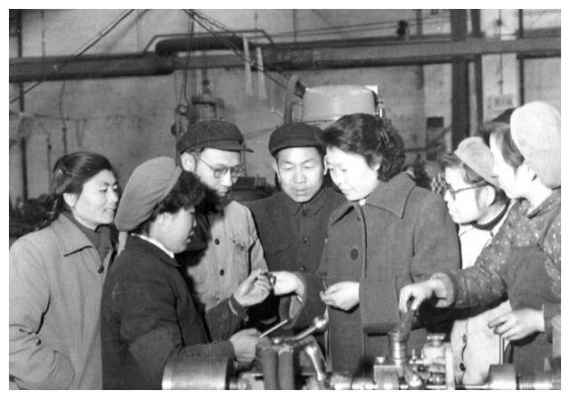 黑龙江女孩梁军：11岁嫁表哥，因能力出众被印人民币上，高寿90岁