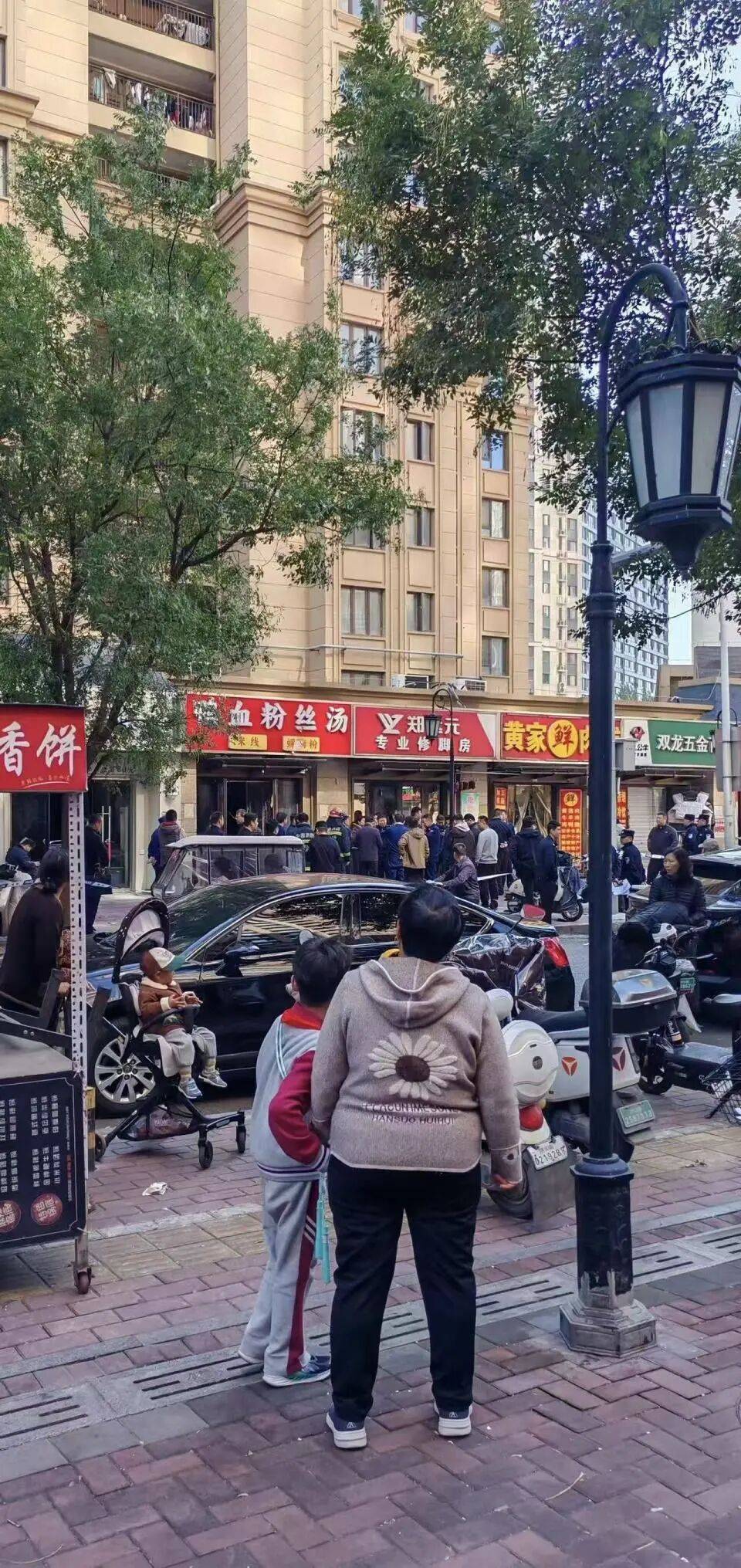 山东济南一临街餐饮店发生爆炸，疑有人员受伤！应急、公安、消防等多个部门现场处置